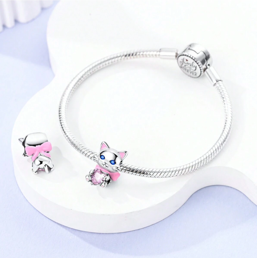 Gatita y Corazón Rosa