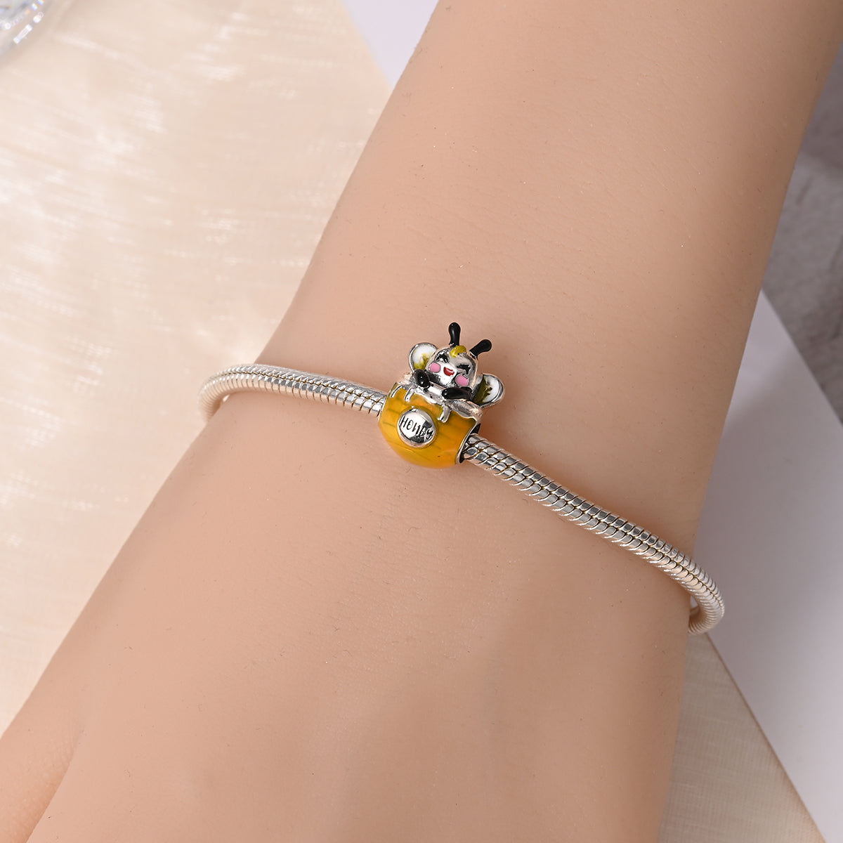 Abeja "Happy Day"