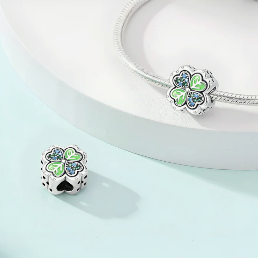 Trébol Verde y Corazones