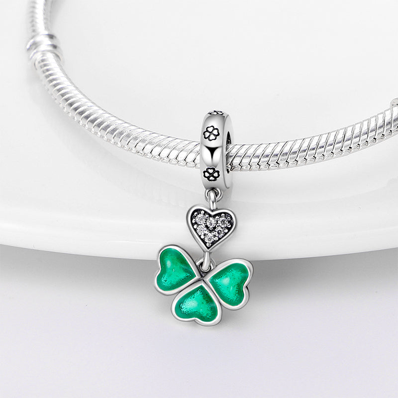 Trebol con Corazones Verdes